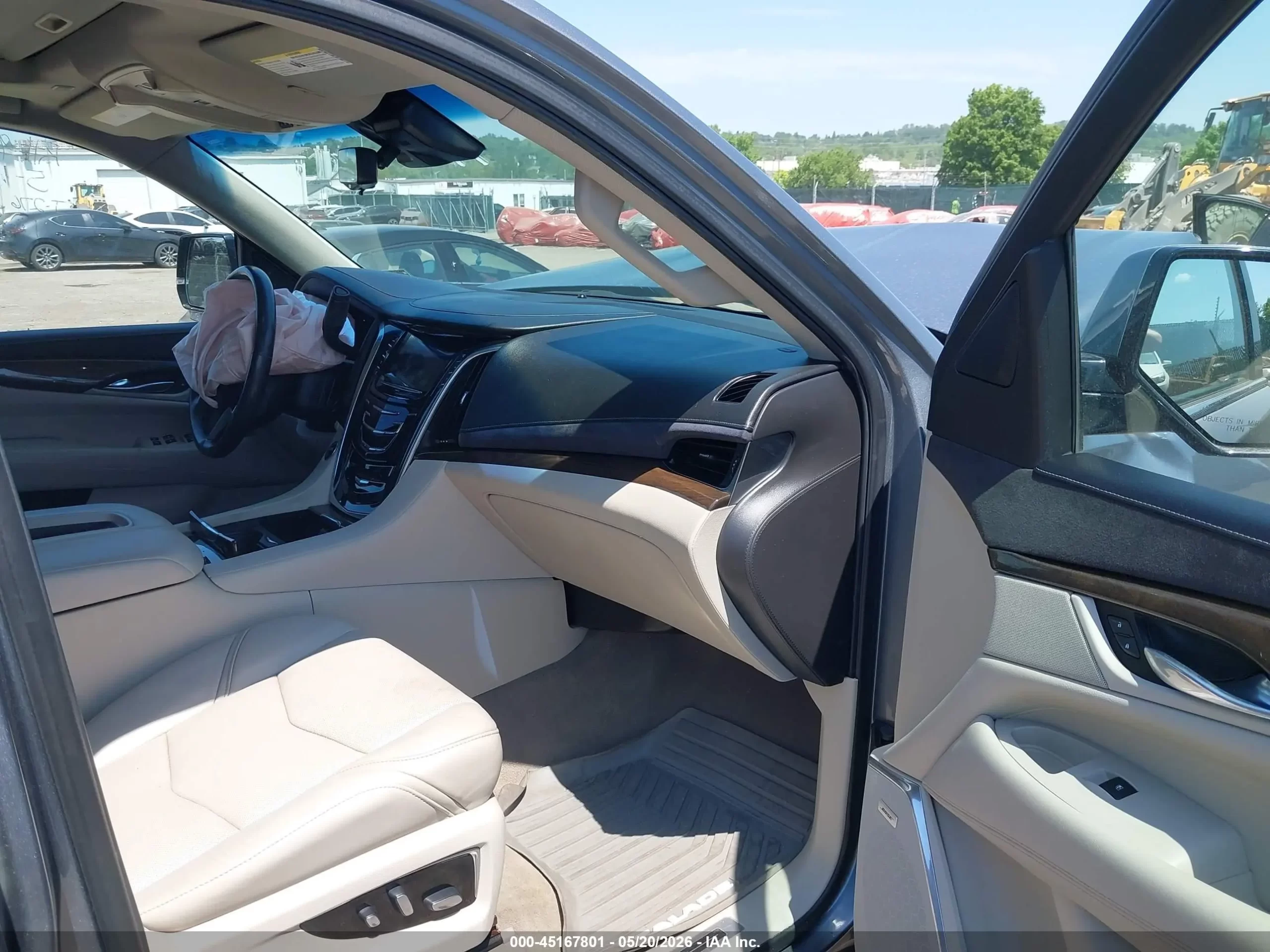 2019 CADILLAC ESCALADE ESV LUXURY | Photo Four