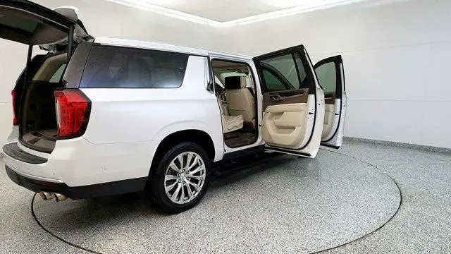 2024 GMC YUKON XL DENALI | Photo Three
