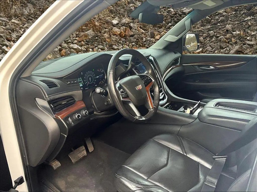 2020 CADILLAC ESCALADE LUXURY | Photo Five