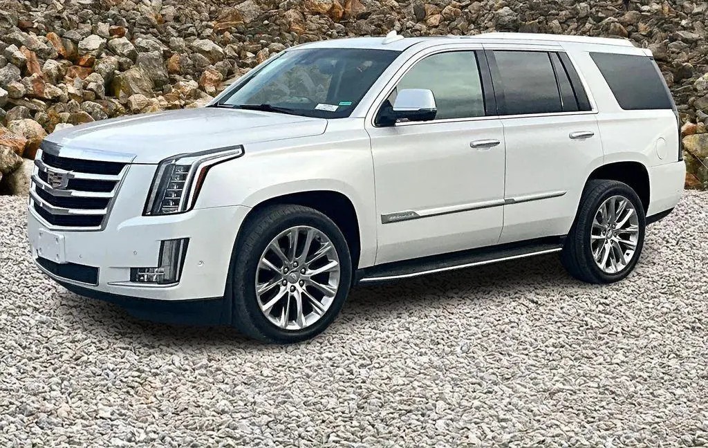 2020 CADILLAC ESCALADE LUXURY | Photo Three