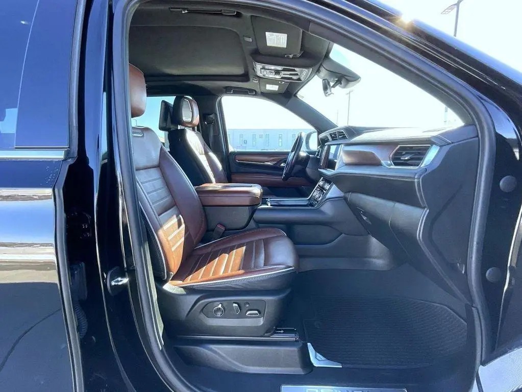 2024 GMC YUKON DENALI ULTIMATE | Photo Six