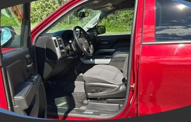 2018 CHEVROLET SILVERADO 1500 LT | Photo Three