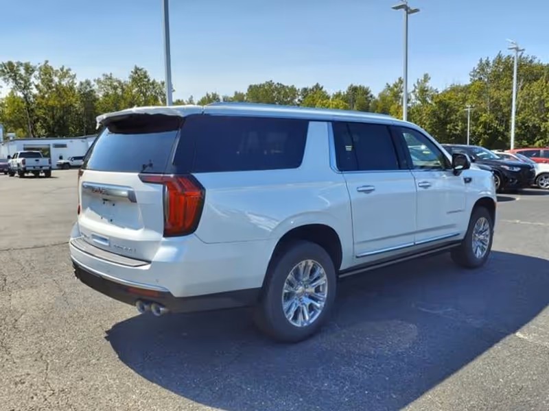 2023 GMC YUKON XL DENALI | Photo Two