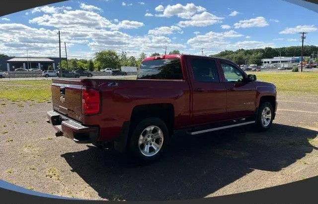 2018 CHEVROLET SILVERADO 1500 LT | Photo Two