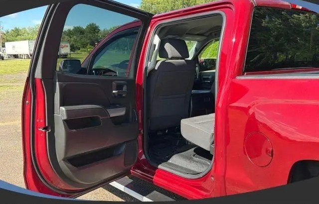 2018 CHEVROLET SILVERADO 1500 LT | Photo Four